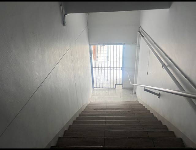 230M² BUILDING TO LET IN SAVOY ESTATE